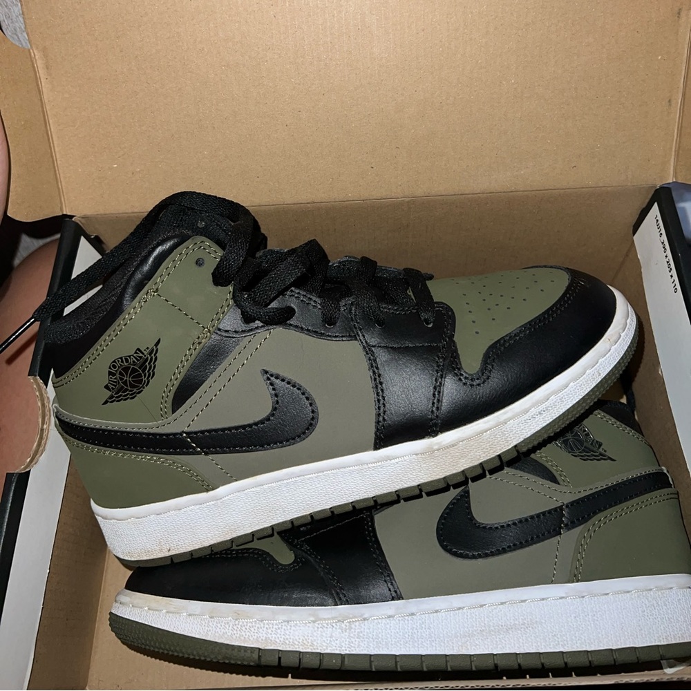 Air Jordan 1 MID